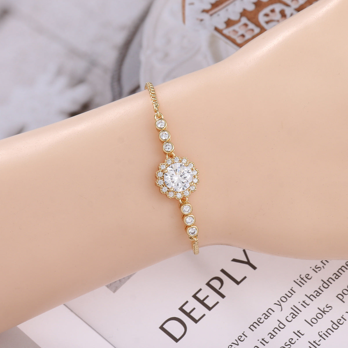 Attract Zircon Bracelet